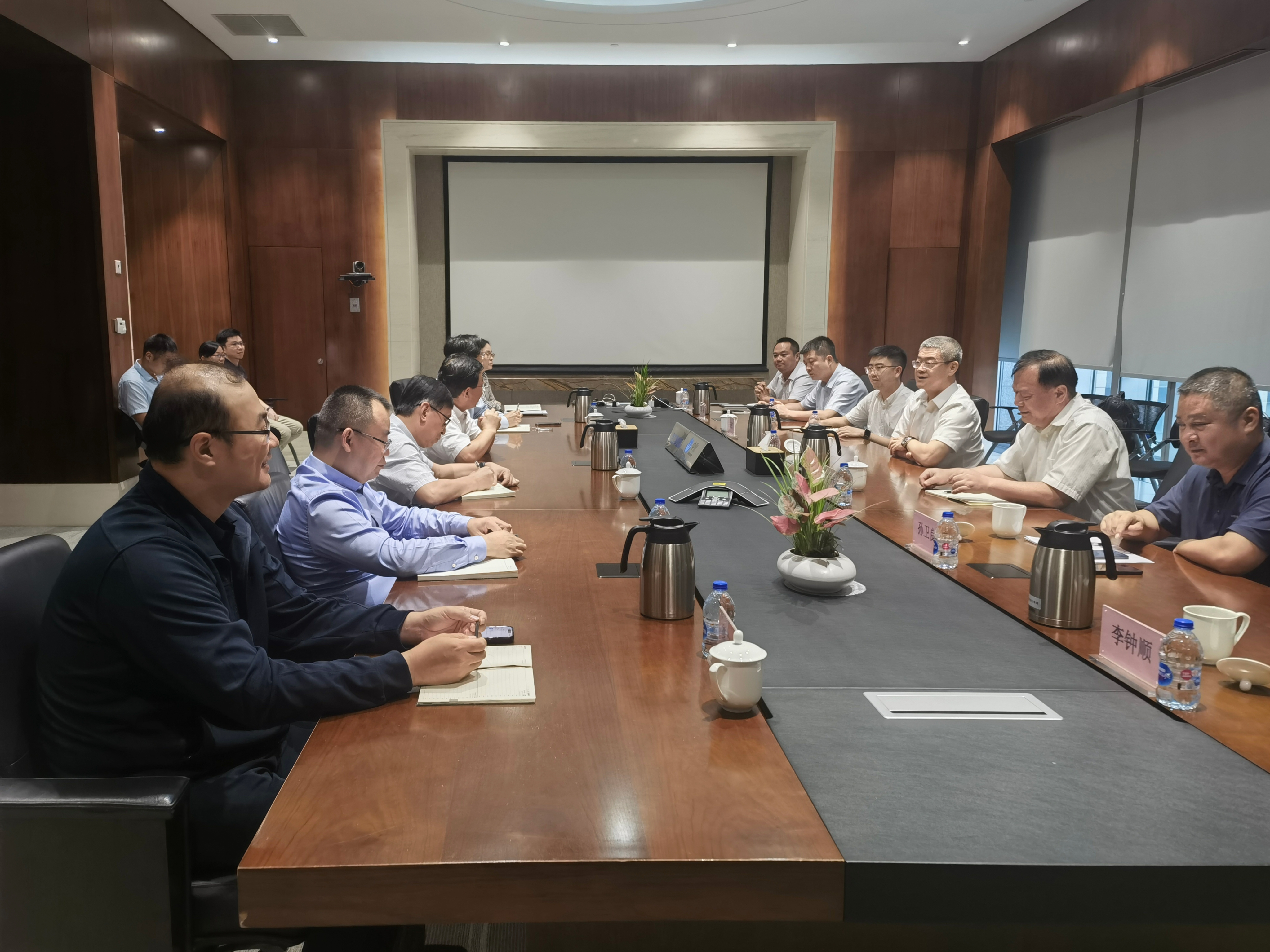 44008e6ea40b4f2a9626594b4be87575