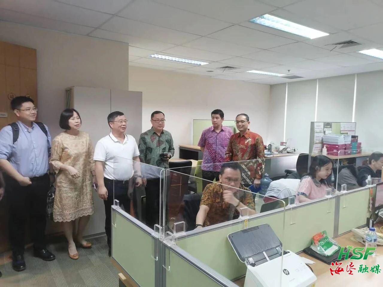 包洪文一行到KM公司调研。